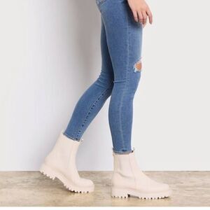 NEW Sam Edelman Women’s Laguna Boots Color Ivory